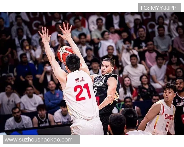 中国男篮明星队对决国际强队展现篮球魅力与团队精神